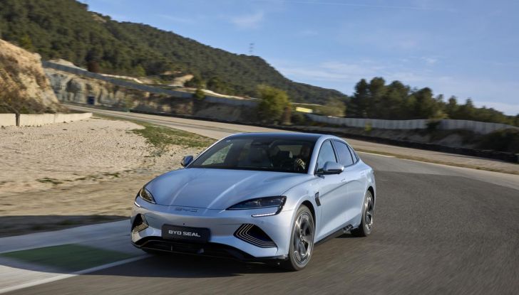 BYD Seal provata su strada a Milano - Foto 61 di 110