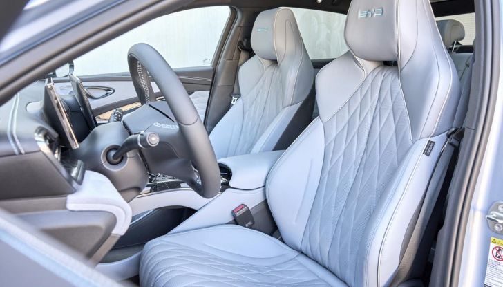 BYD Seal provata su strada a Milano - Foto 31 di 110