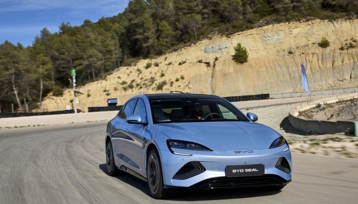 BYD Seal provata su strada a Milano - Foto 59 di 110