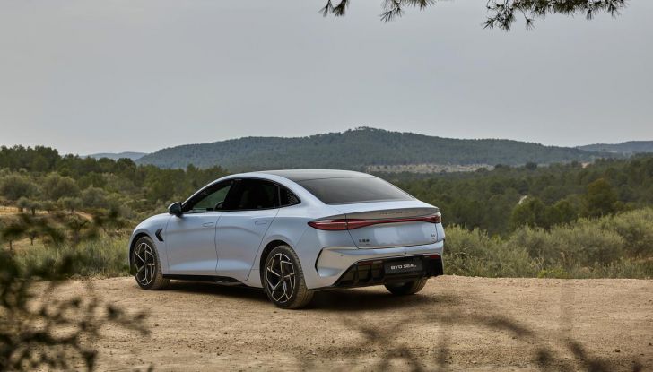 BYD Seal provata su strada a Milano - Foto 43 di 110