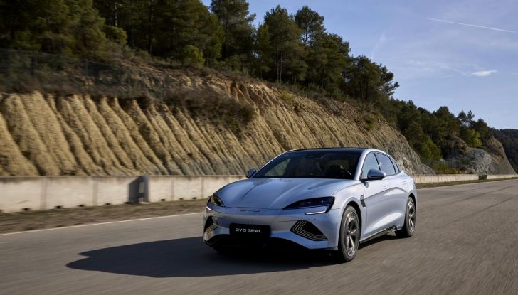 BYD Seal provata su strada a Milano - Foto 57 di 110