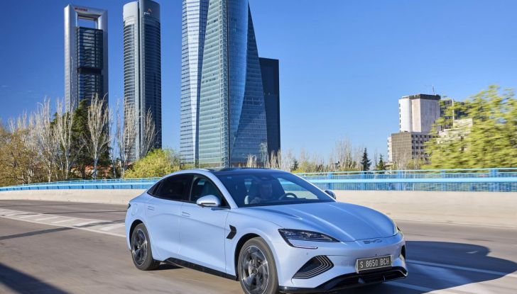 BYD Seal provata su strada a Milano - Foto 4 di 110