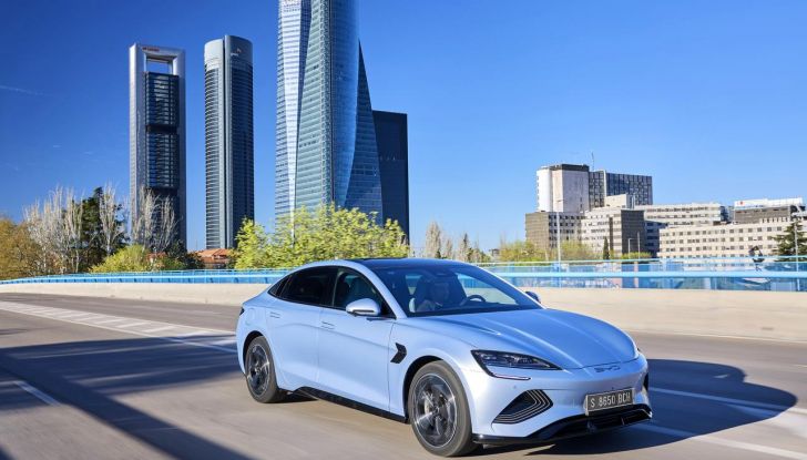 BYD Seal provata su strada a Milano - Foto 5 di 110