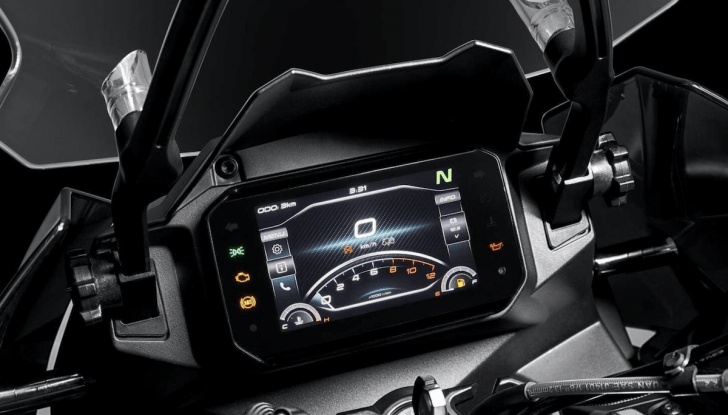 CF Moto 700MT 2024 caratteristiche tecniche e prezzi - Foto 1 di 14