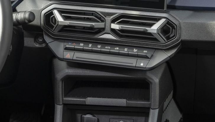 Dacia Duster 2025: un SUV a meno di 20.000 euro e ora con cinque modalità di guida - Foto 121 di 135
