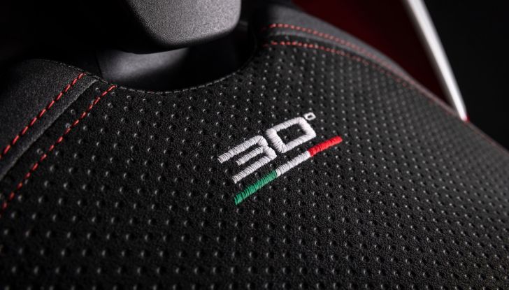 Ducati Panigale V4 SP2 30° Anniversario 916: omaggio all’icona delle supersportive - Foto 6 di 9