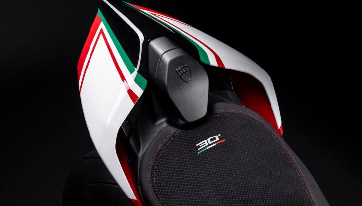 Ducati Panigale V4 SP2 30° Anniversario 916: omaggio all’icona delle supersportive - Foto 7 di 9