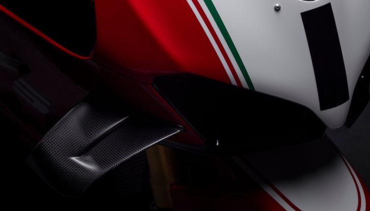 Ducati Panigale V4 SP2 30° Anniversario 916: omaggio all’icona delle supersportive - Foto 9 di 9