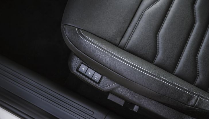 Jeep Avenger e-Hybrid: caratteristiche, design, motore e allestimenti - Foto 11 di 14