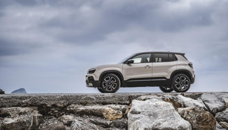 La classifica dei 10 Suv compatti preferiti dagli italiani nel 2024 - Foto 1 di 23