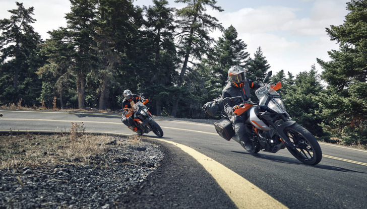 KTM 390 Adventure MY 2024: nuove colorazioni e prezzi di listino - Foto 2 di 4