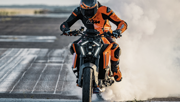 Ktm 1390 Super Duke R e R Evo: hypernaked ai massimi livelli - Foto 1 di 11