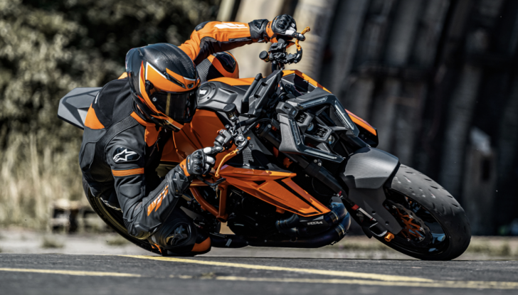 Ktm 1390 Super Duke R e R Evo: hypernaked ai massimi livelli - Foto 2 di 11