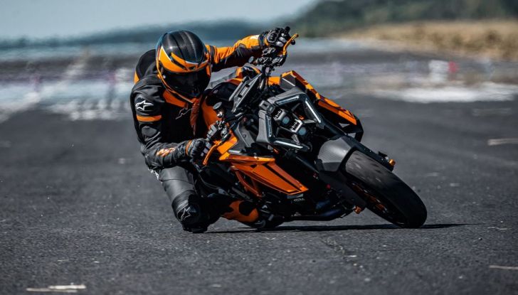 Ktm 1390 Super Duke R e R Evo: hypernaked ai massimi livelli - Foto 3 di 11