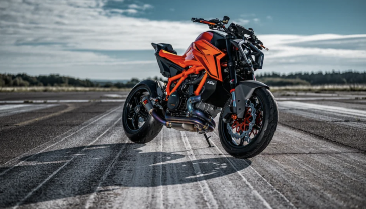 Ktm 1390 Super Duke R e R Evo: hypernaked ai massimi livelli - Foto 5 di 11