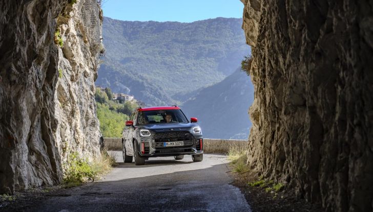 Mini John Cooper Works Countryman 2024: prestazioni al top nel segmento dei crossover - Foto 7 di 99