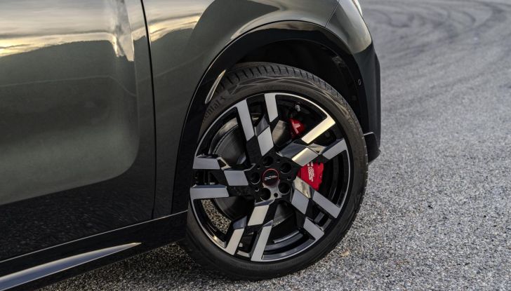 Mini John Cooper Works Countryman 2024: prestazioni al top nel segmento dei crossover - Foto 84 di 99