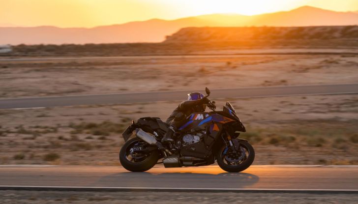 Nuova BMW M 1000 XR: caratteristiche, design e motore della nuova sportiva tedesca - Foto 12 di 70