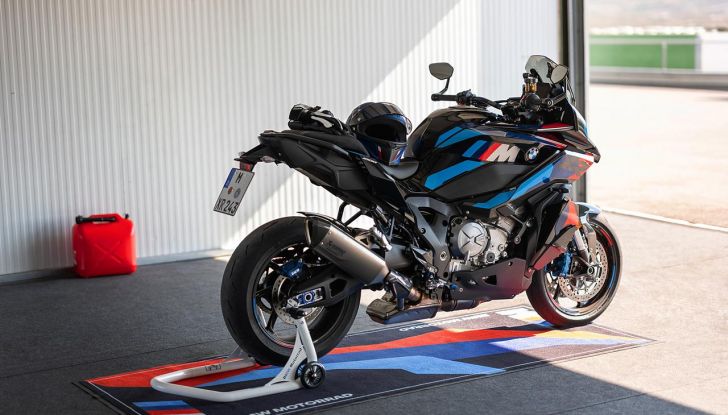Nuova BMW M 1000 XR: caratteristiche, design e motore della nuova sportiva tedesca - Foto 18 di 70