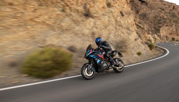 Nuova BMW M 1000 XR: caratteristiche, design e motore della nuova sportiva tedesca - Foto 25 di 70