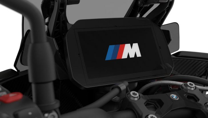 Nuova BMW M 1000 XR: caratteristiche, design e motore della nuova sportiva tedesca - Foto 27 di 70