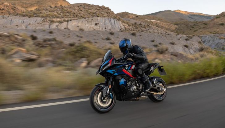 Nuova BMW M 1000 XR: caratteristiche, design e motore della nuova sportiva tedesca - Foto 28 di 70