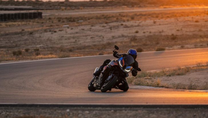 Nuova BMW M 1000 XR: caratteristiche, design e motore della nuova sportiva tedesca - Foto 33 di 70