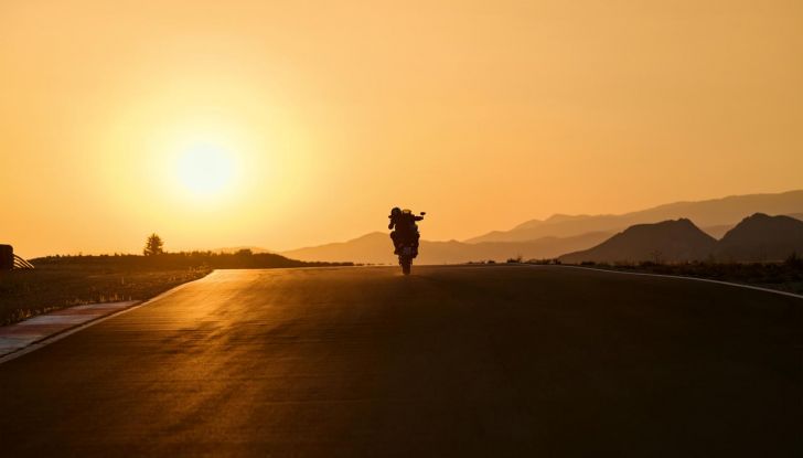 Nuova BMW M 1000 XR: caratteristiche, design e motore della nuova sportiva tedesca - Foto 41 di 70