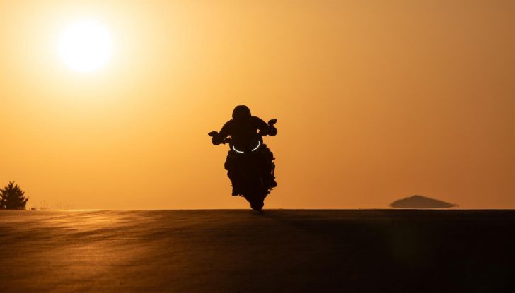 Nuova BMW M 1000 XR: caratteristiche, design e motore della nuova sportiva tedesca - Foto 43 di 70