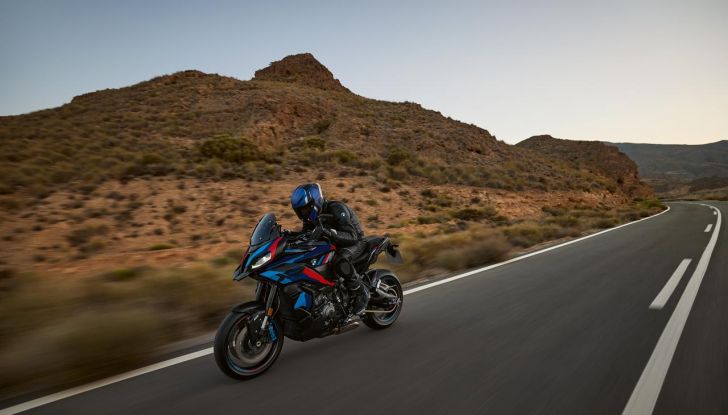 Nuova BMW M 1000 XR: caratteristiche, design e motore della nuova sportiva tedesca - Foto 48 di 70