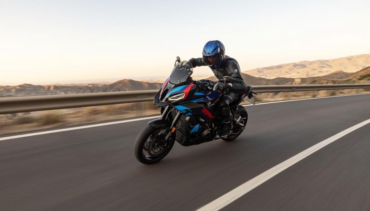 Nuova BMW M 1000 XR: caratteristiche, design e motore della nuova sportiva tedesca - Foto 51 di 70