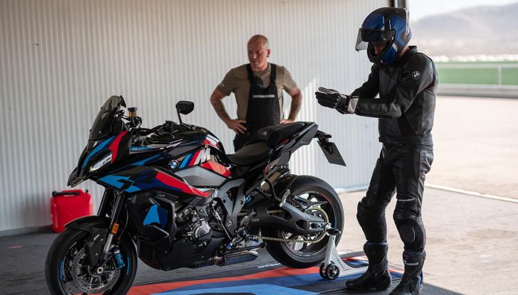 Nuova BMW M 1000 XR: caratteristiche, design e motore della nuova sportiva tedesca - Foto 57 di 70