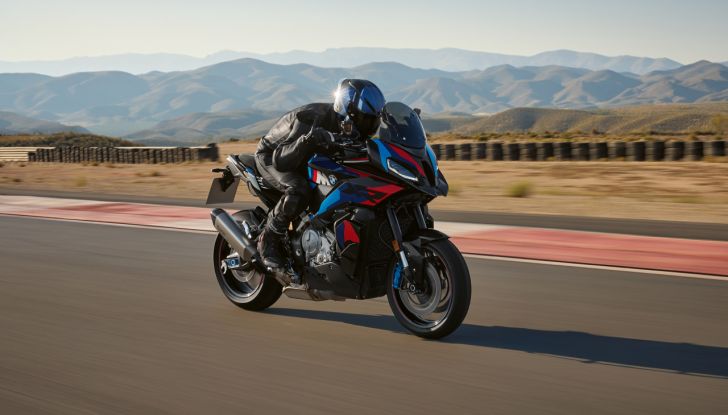 Nuova BMW M 1000 XR: caratteristiche, design e motore della nuova sportiva tedesca - Foto 60 di 70