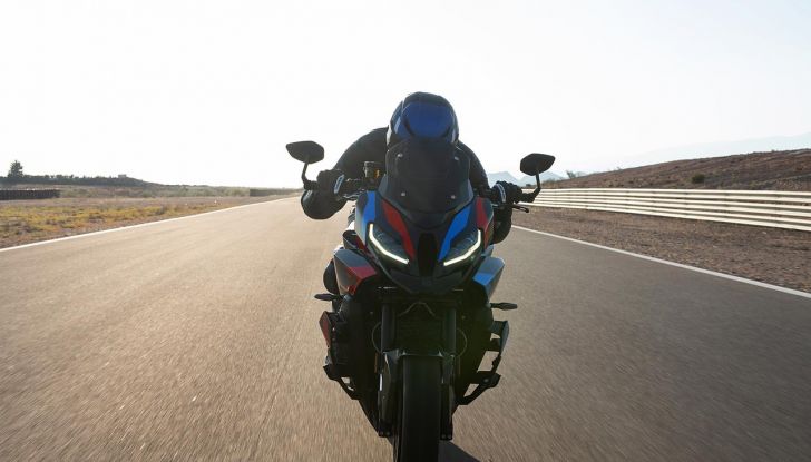 Nuova BMW M 1000 XR: caratteristiche, design e motore della nuova sportiva tedesca - Foto 61 di 70