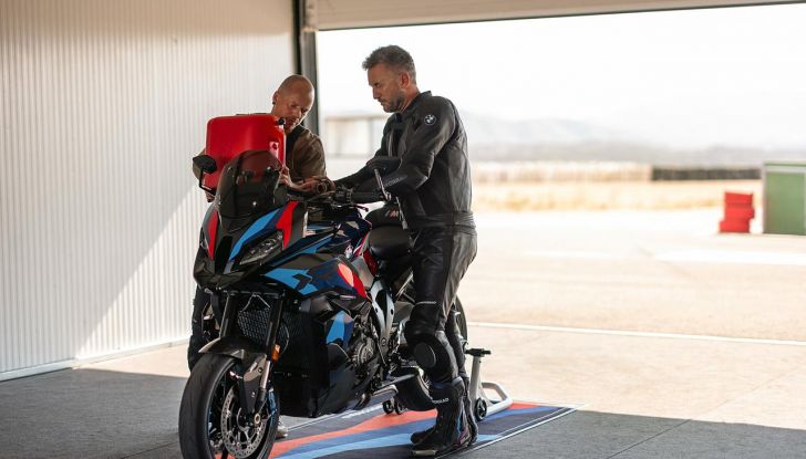 Nuova BMW M 1000 XR: caratteristiche, design e motore della nuova sportiva tedesca - Foto 65 di 70