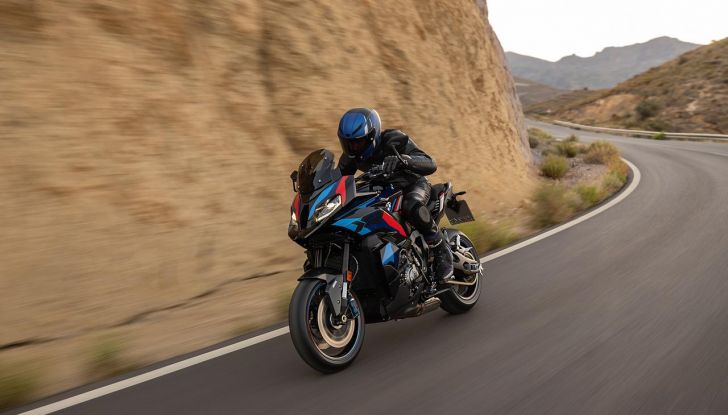 Nuova BMW M 1000 XR: caratteristiche, design e motore della nuova sportiva tedesca - Foto 9 di 70