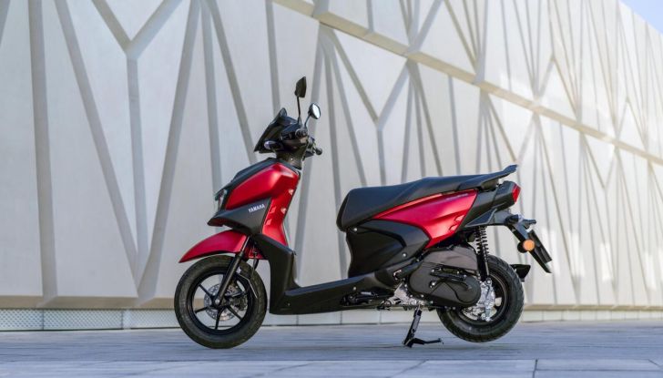 Yamaha RayZR: caratteristiche e colorazioni del nuovo scooter per la città - Foto 17 di 23