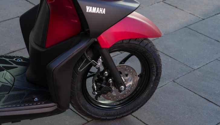 Yamaha RayZR: caratteristiche e colorazioni del nuovo scooter per la città - Foto 9 di 23