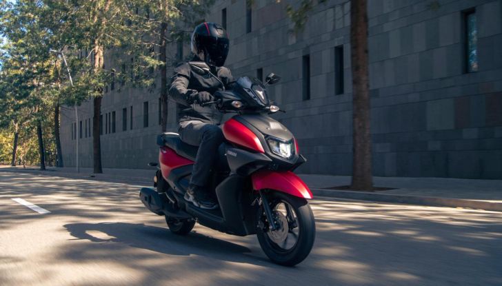 Yamaha RayZR: caratteristiche e colorazioni del nuovo scooter per la città - Foto 2 di 23