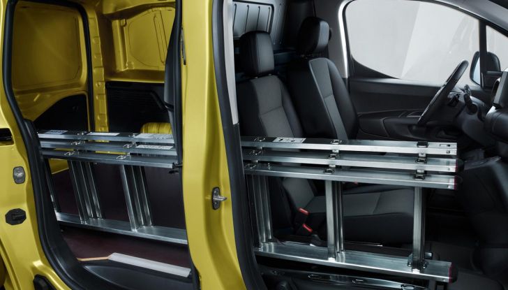 Opel Combo 2024: caratteristiche, design, interni e versioni - Foto 4 di 10
