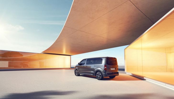 Peugeot E-Traveller 2024: caratteristiche, design e autonomia del nuovo EV - Foto 2 di 19