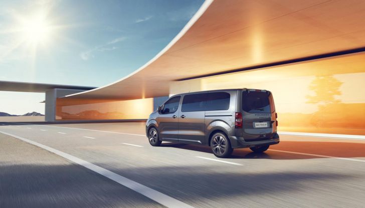 Peugeot E-Traveller 2024: caratteristiche, design e autonomia del nuovo EV - Foto 16 di 19