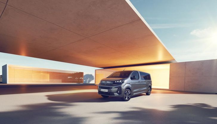 Peugeot E-Traveller 2024: caratteristiche, design e autonomia del nuovo EV - Foto 3 di 19