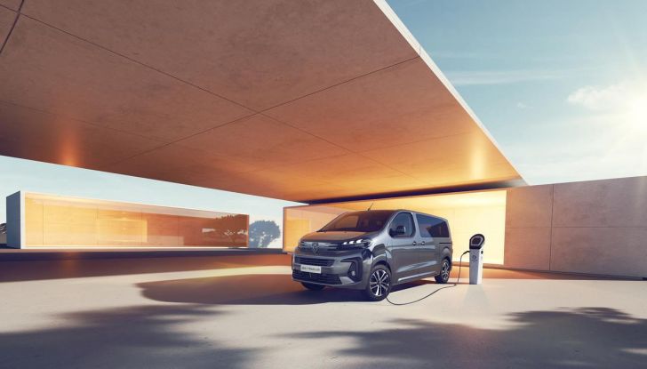 Peugeot E-Traveller 2024: caratteristiche, design e autonomia del nuovo EV - Foto 5 di 19