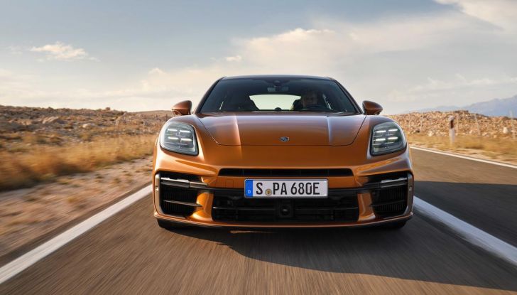 Porsche Panamera 2024: caratteristiche, design, interni, motori e prezzi - Foto 7 di 59
