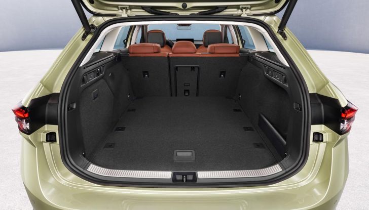 Skoda Superb 2024: caratteristiche, design, abitacolo e motori della nuova generazione - Foto 38 di 99