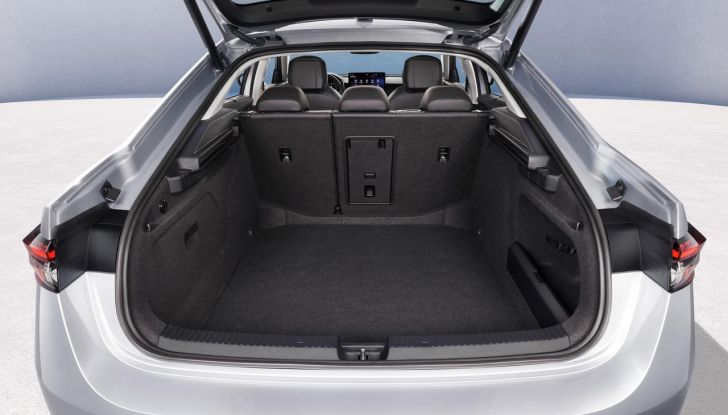 Skoda Superb 2024: caratteristiche, design, abitacolo e motori della nuova generazione - Foto 89 di 99