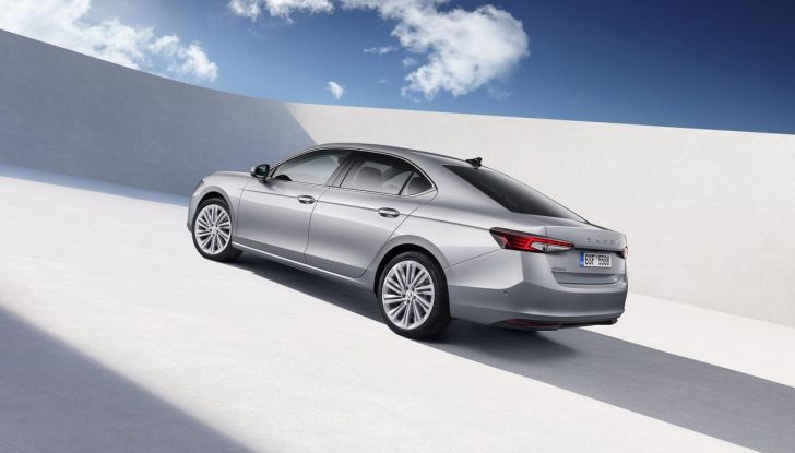 Skoda Superb 2024: caratteristiche, design, abitacolo e motori della nuova generazione - Foto 5 di 99