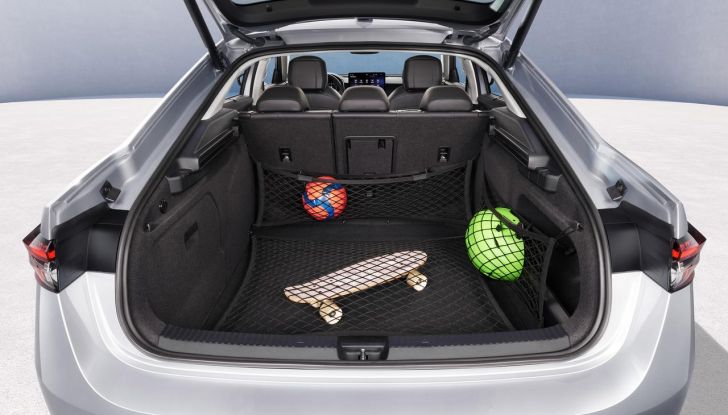 Skoda Superb 2024: caratteristiche, design, abitacolo e motori della nuova generazione - Foto 92 di 99