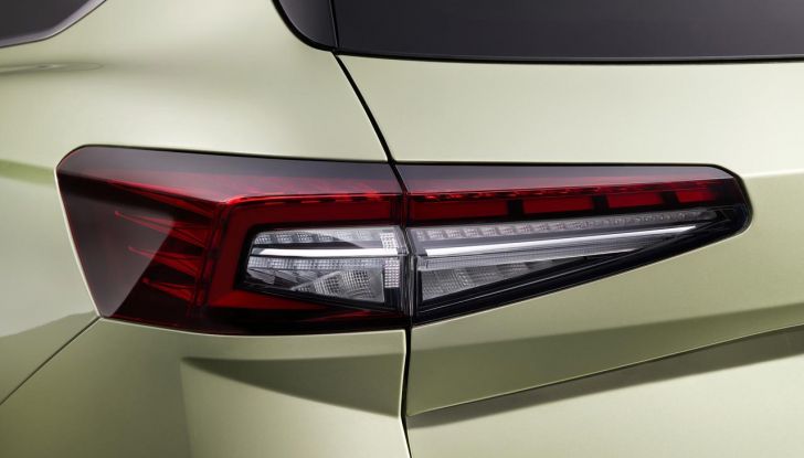 Skoda Superb 2024: caratteristiche, design, abitacolo e motori della nuova generazione - Foto 26 di 99